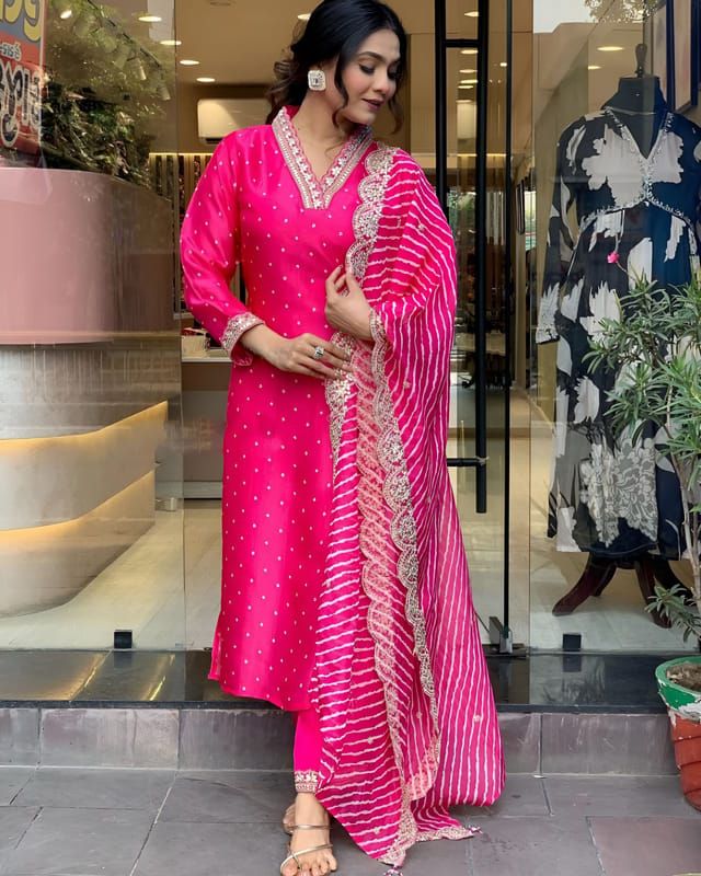 Kayatri Launching Leheriya Designers Suit