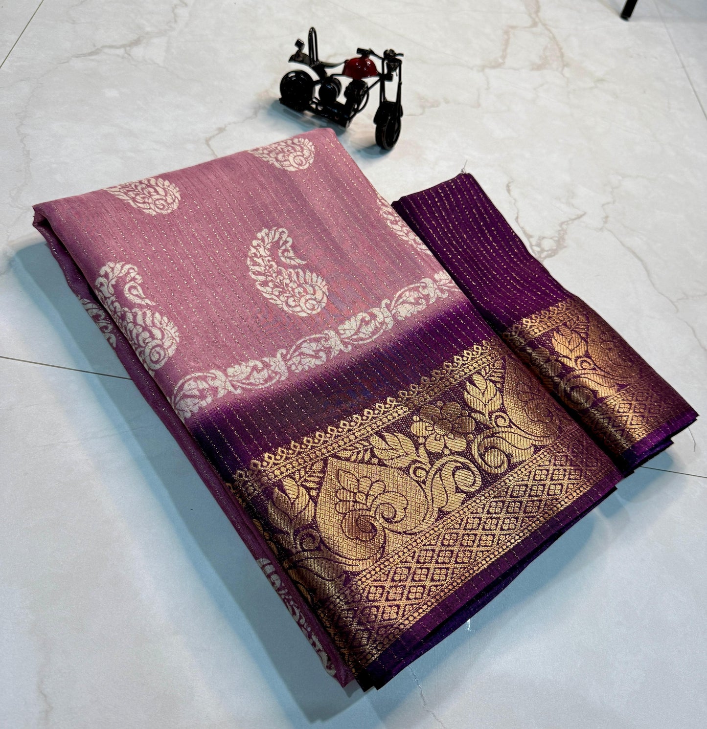 Kayatri New Floral Design Along With Contrast Weaving Border Saree