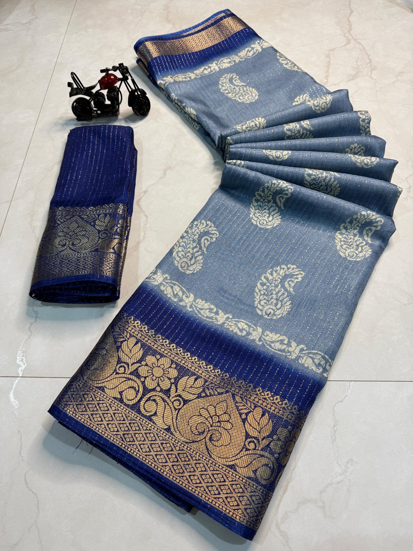Kayatri New Floral Design Along With Contrast Weaving Border Saree