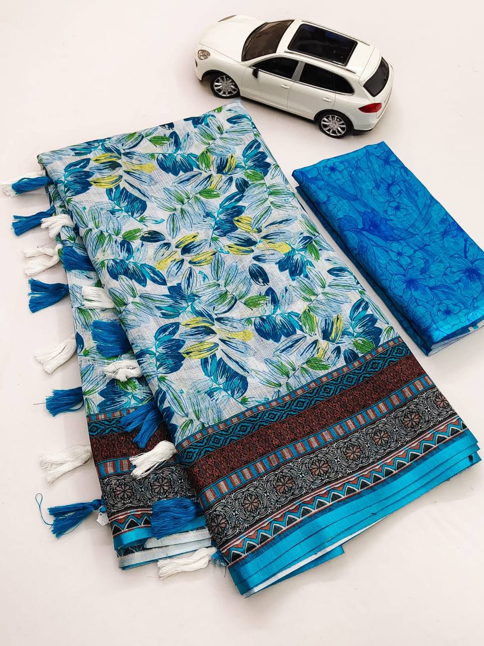 Kayatri New Plain Linen Digital Print Saree