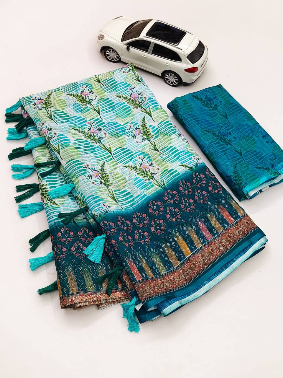 Kayatri New Plain Linen Digital Print Saree