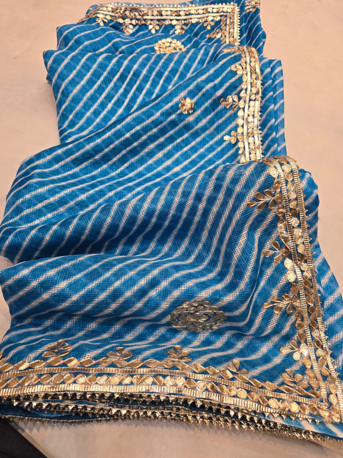 Kayatri New Pure Munga Cotton Checks Gotapatti Work Saree