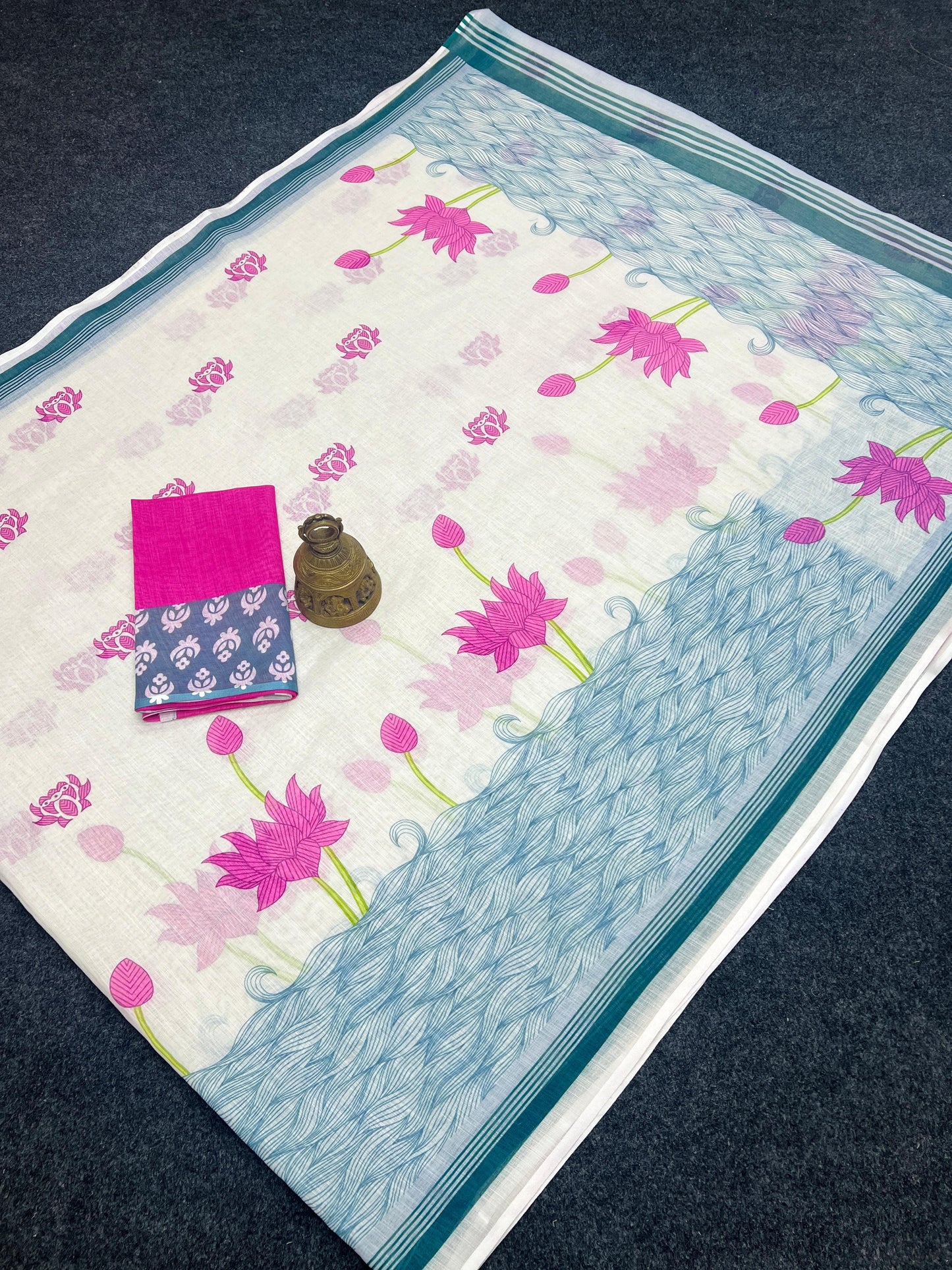Kayatri New Plain Linen Digital Print Saree