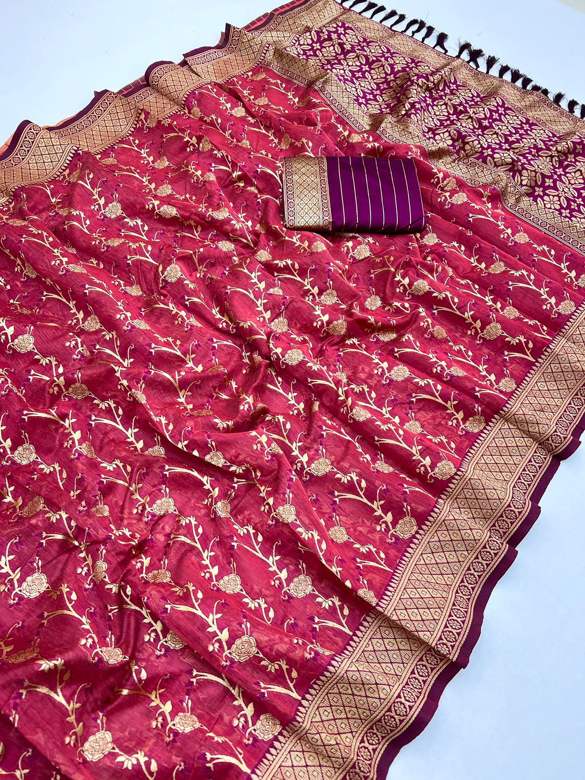 Kayatri New Soft Linen Cotton Zari Thread Weaving Saree