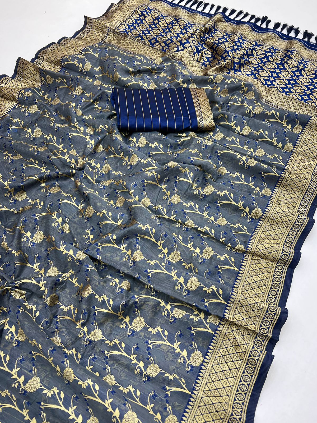 Kayatri New Soft Linen Cotton Zari Thread Weaving Saree