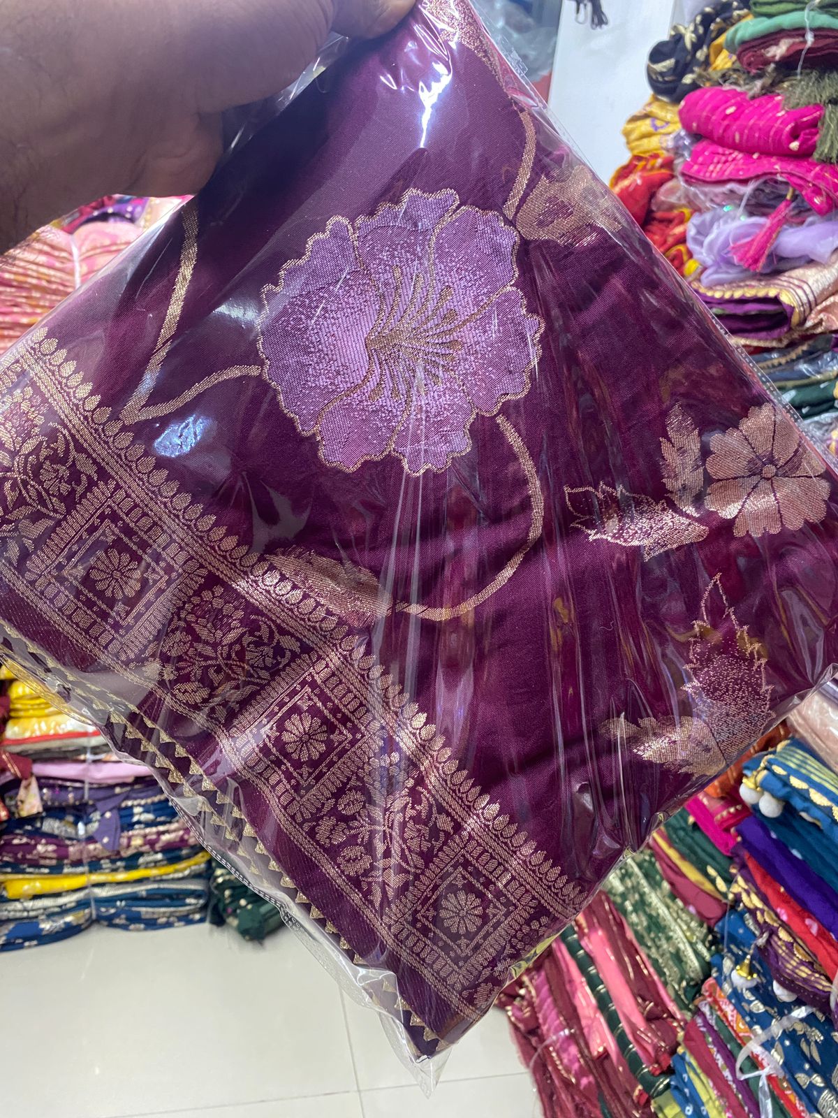 Kayatri New Pure Dola Silk Meenakari Zari Weaving Saree