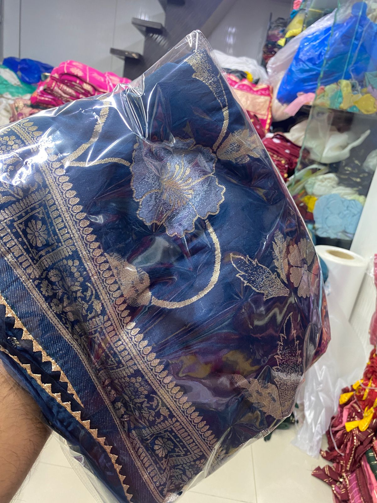 Kayatri New Pure Dola Silk Meenakari Zari Weaving Saree
