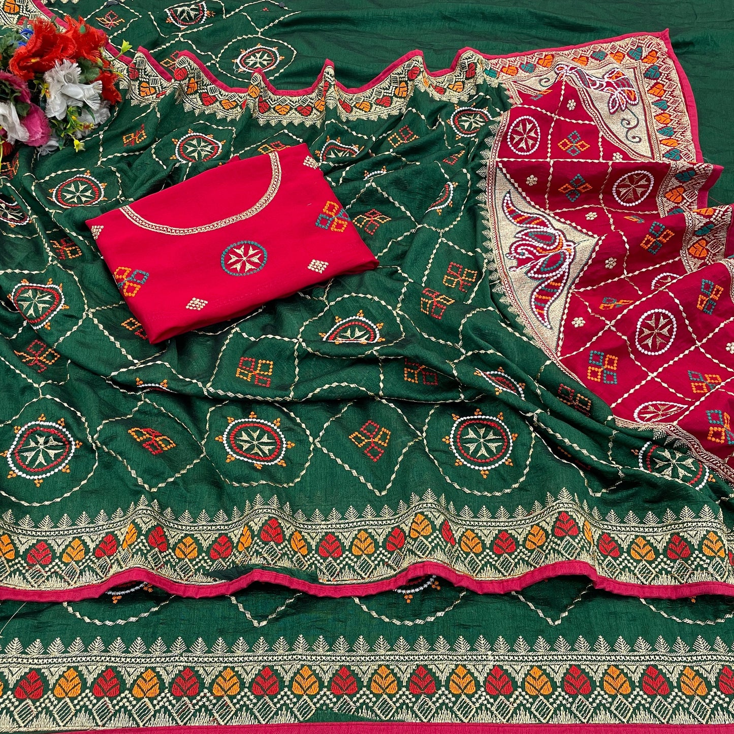 Kayatri New Vichitra Silk Heavy Saree With Embroidery Work