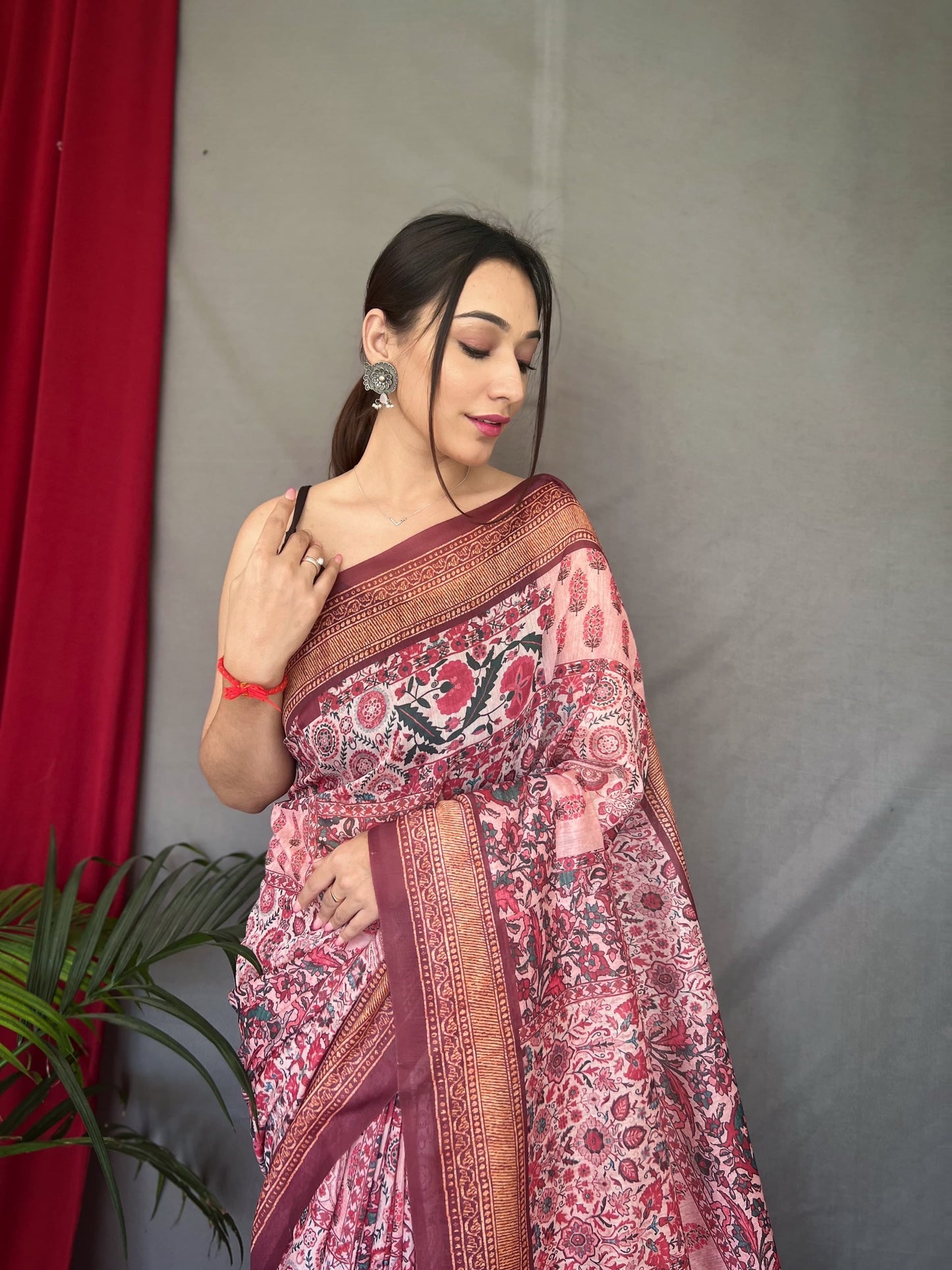 Kayatri New Beautiful Cotton Sarees With Kashmiri Digital Print With Contrast Kashmiri saree
