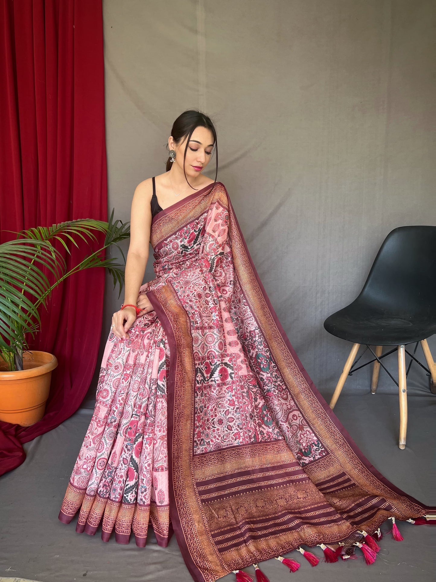 Kayatri New Beautiful Cotton Sarees With Kashmiri Digital Print With Contrast Kashmiri saree