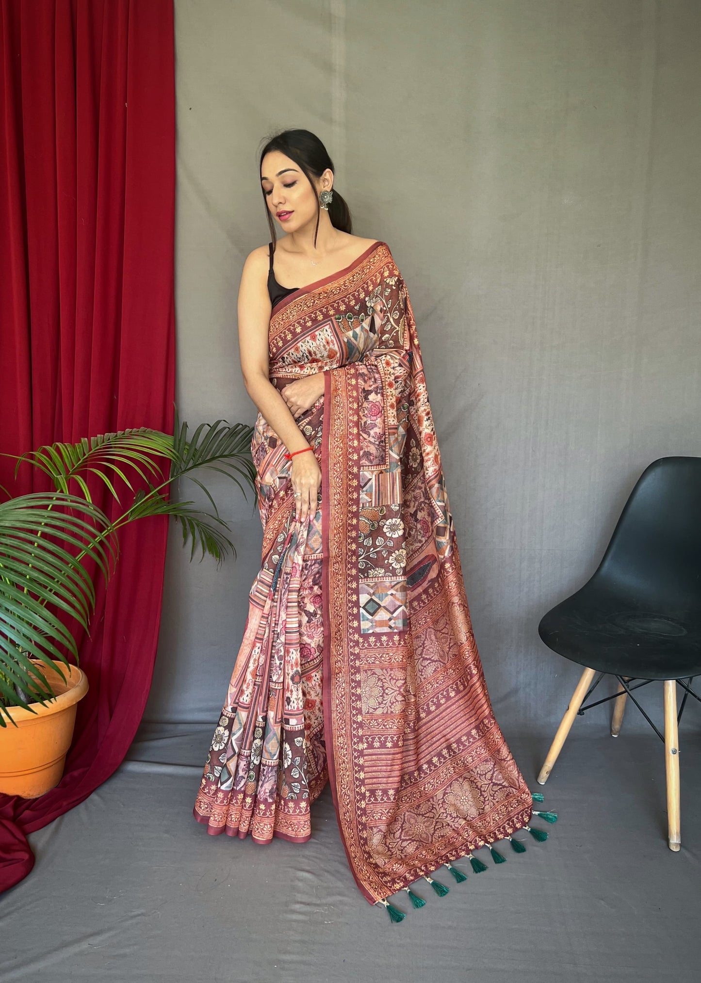 Kayatri New Beautiful Cotton Sarees With Kashmiri Digital Print With Contrast Kashmiri saree