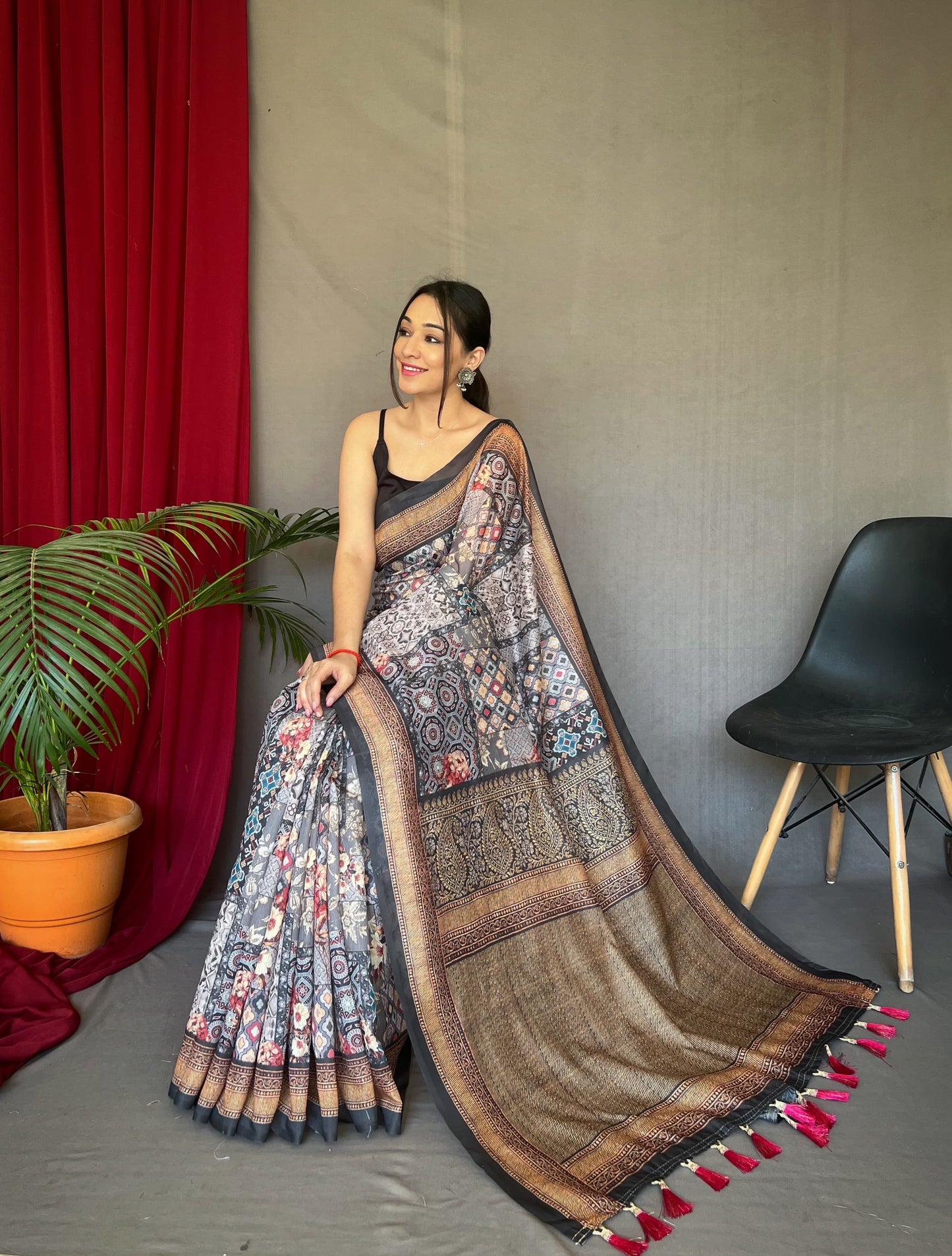 Kayatri New Beautiful Cotton Sarees With Kashmiri Digital Print With Contrast Kashmiri saree