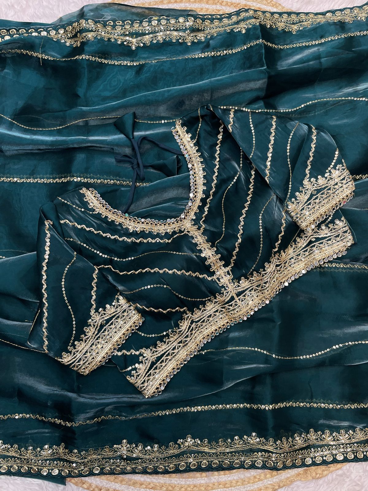Kayatri New Pure Zimmy Choo Satin Saree With Beautiful 3MM Sequence Zari sarre