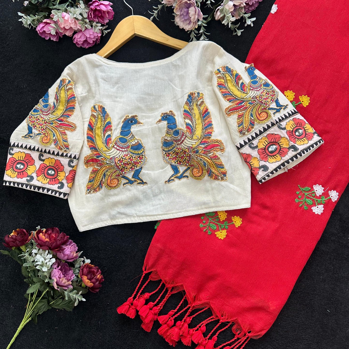 Kayatri New Presenting a Khadi Cotton Saree With Heavy Flower Embrodiary and Beautiful