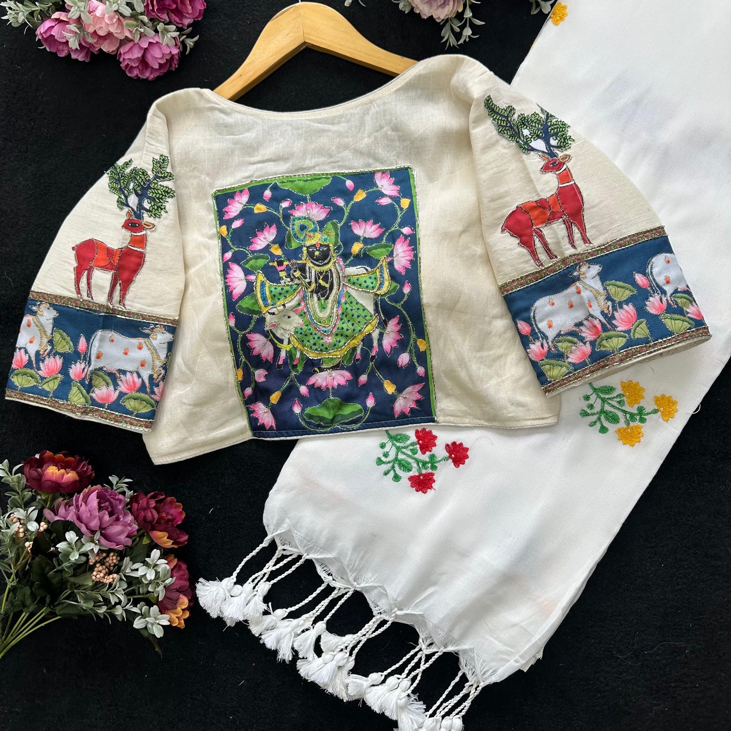 Kayatri New Presenting a Khadi Cotton Saree With Heavy Flower Embrodiary and Beautiful