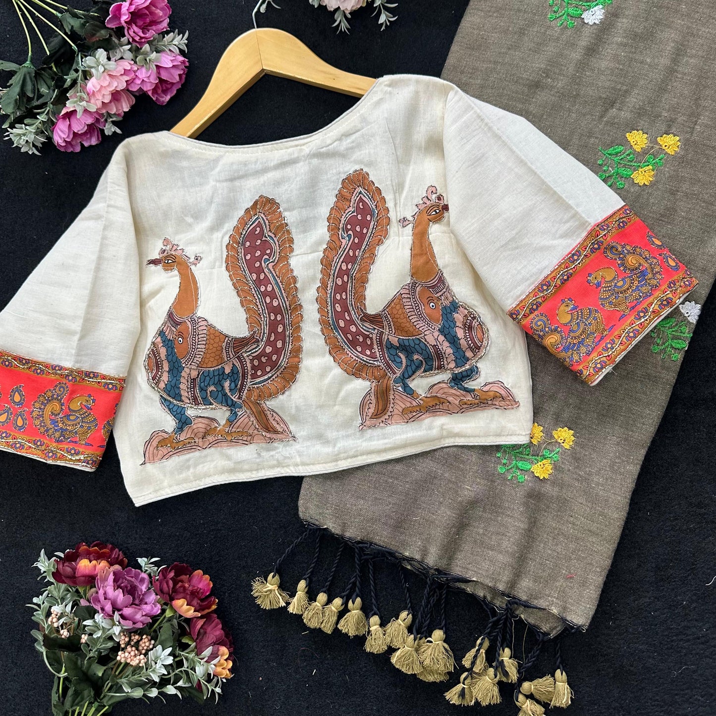 Kayatri New Presenting a Khadi Cotton Saree With Heavy Flower Embrodiary and Beautiful