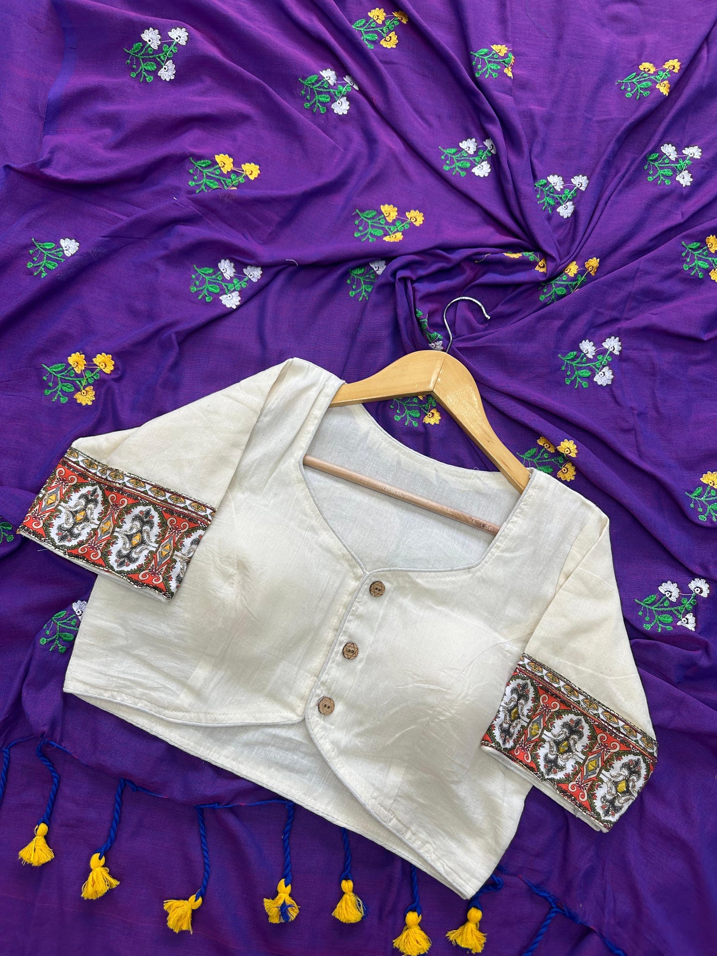 Kayatri New Presenting a Khadi Cotton Saree With Heavy Flower Embrodiary and Beautiful
