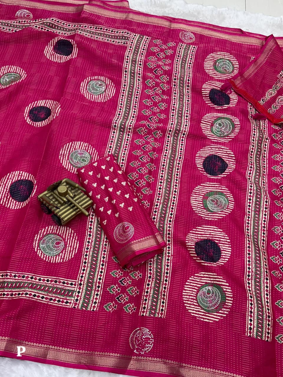 Kayatri New Simple yet elegant Make a statement with this printed sequins saree