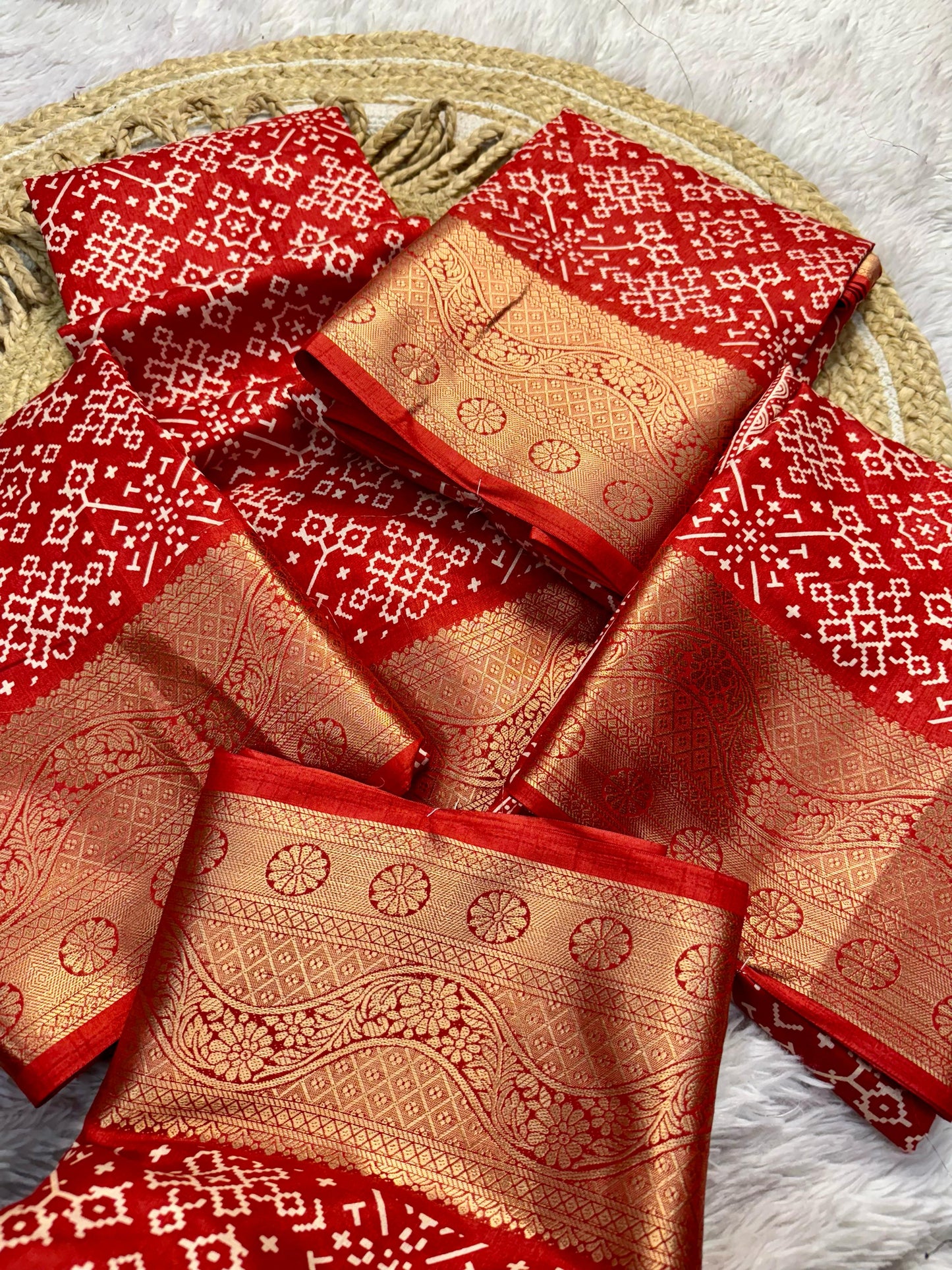 Kayatri New Uniform special Grup saree single colr heet colr Bandhej saree