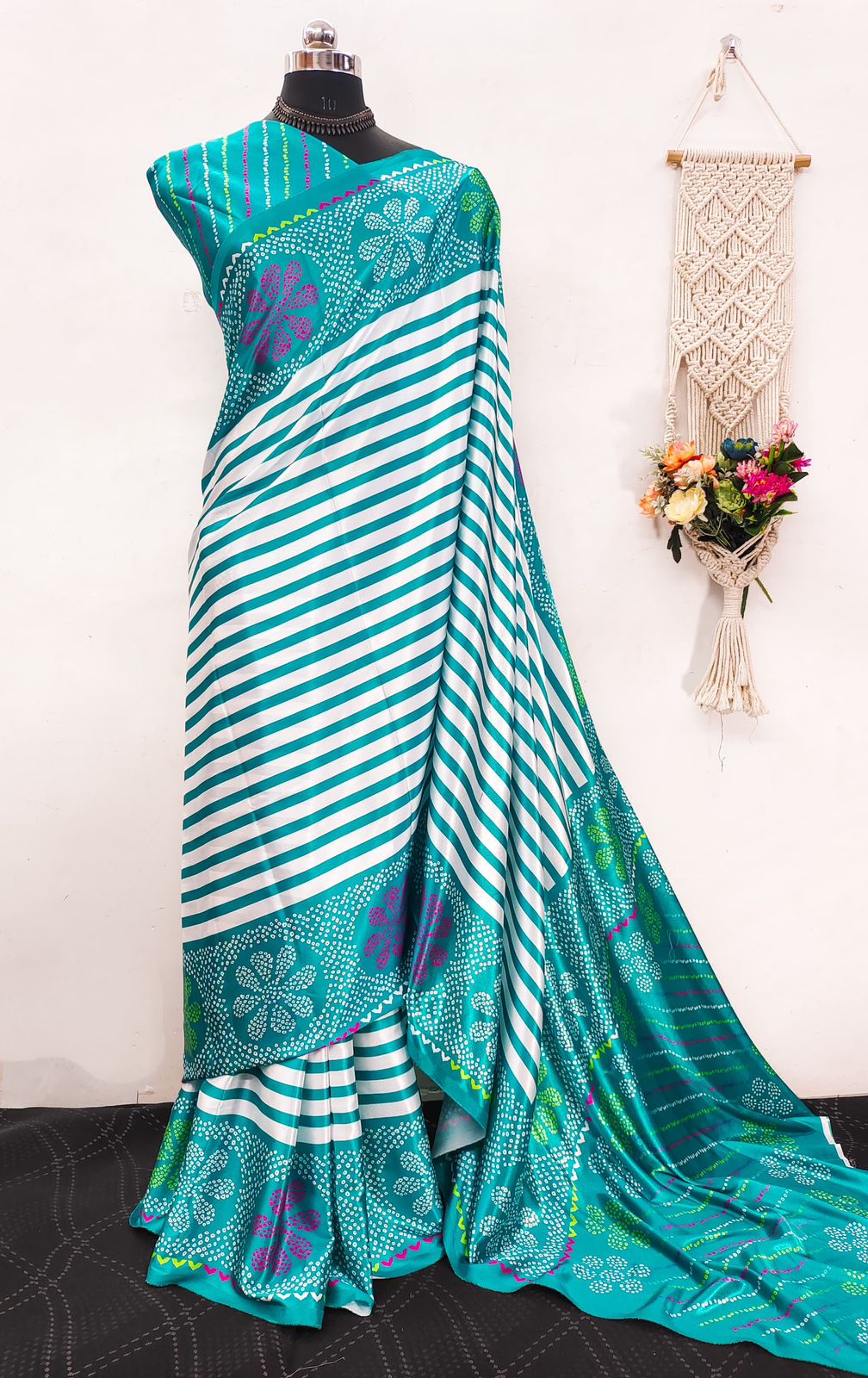 Kayatri New Beautiful Semi Gaji Saree with Premium Ajrakh Print & Matching Blouse