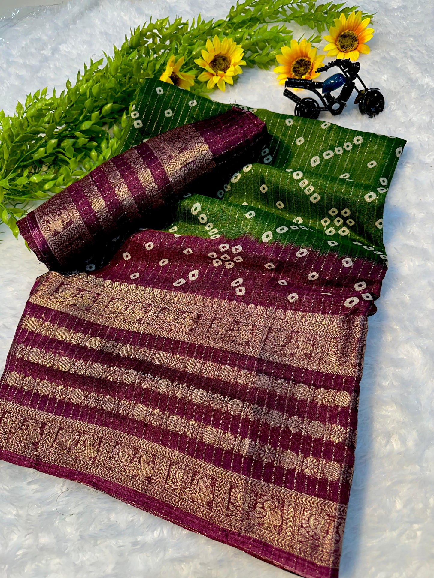 Kayatri New Soft Dola Silk Saree with Bandhani Pallu & Matching Bandhani Blouse