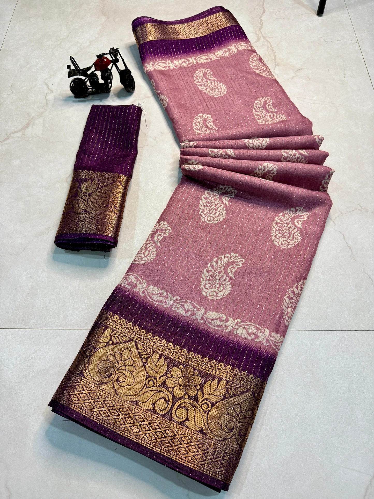 Kayatri New Floral Design Along With Contrast Weaving Border Saree