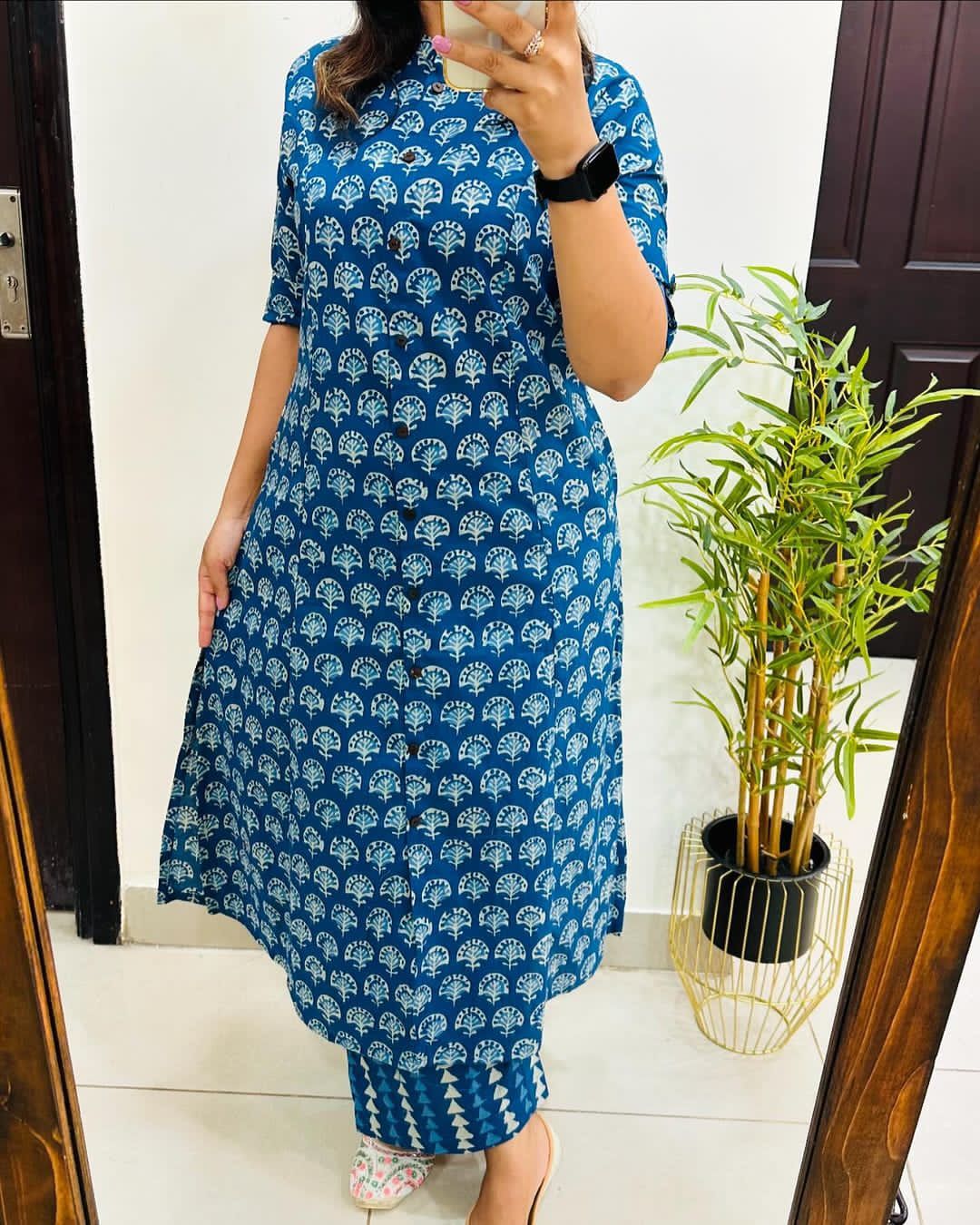 Kayatri New Designer Kurti Pent Set With Digital Print