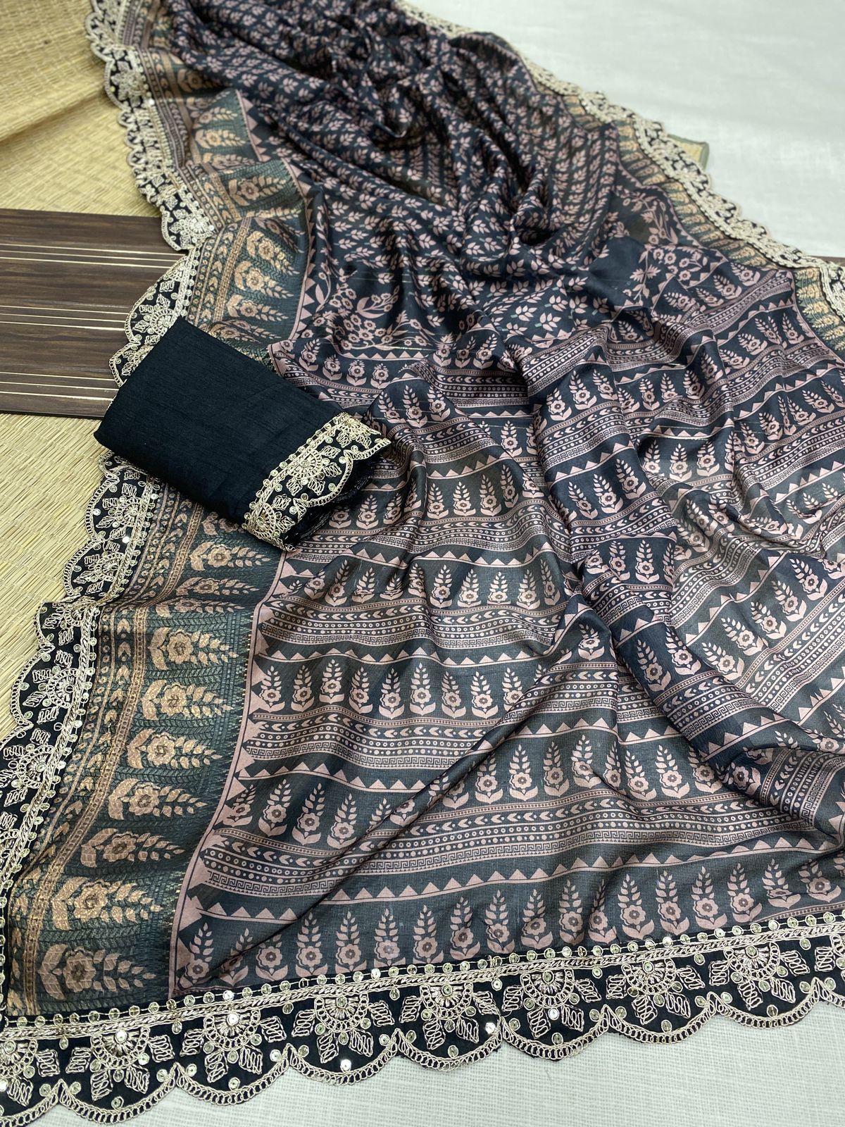 Kayatri New Banarasi Dola Silk Weaving And Digital Print Saree