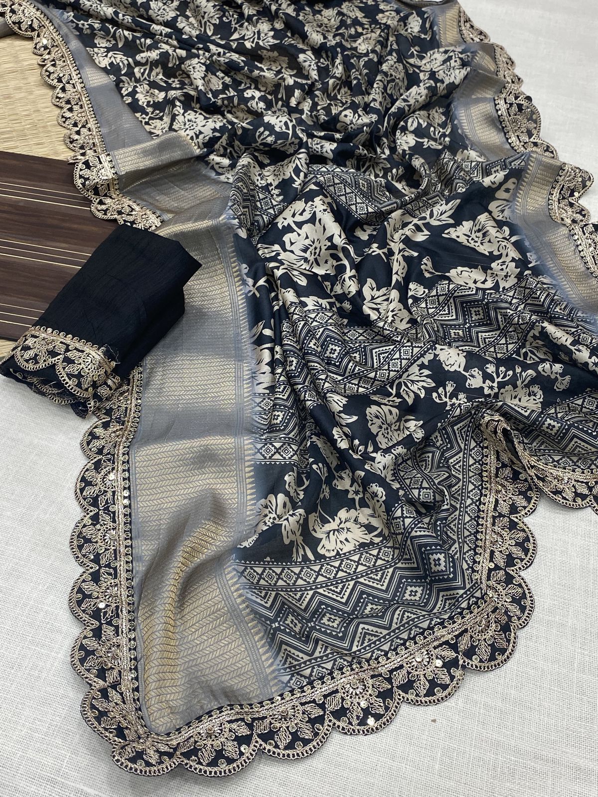 Kayatri New Banarasi Dola Silk Weaving And Digital Print Saree