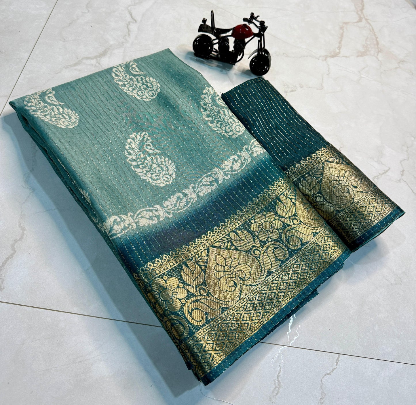 Kayatri New Floral Design Along With Contrast Weaving Border Saree