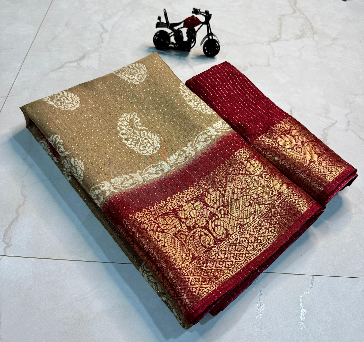 Kayatri New Floral Design Along With Contrast Weaving Border Saree