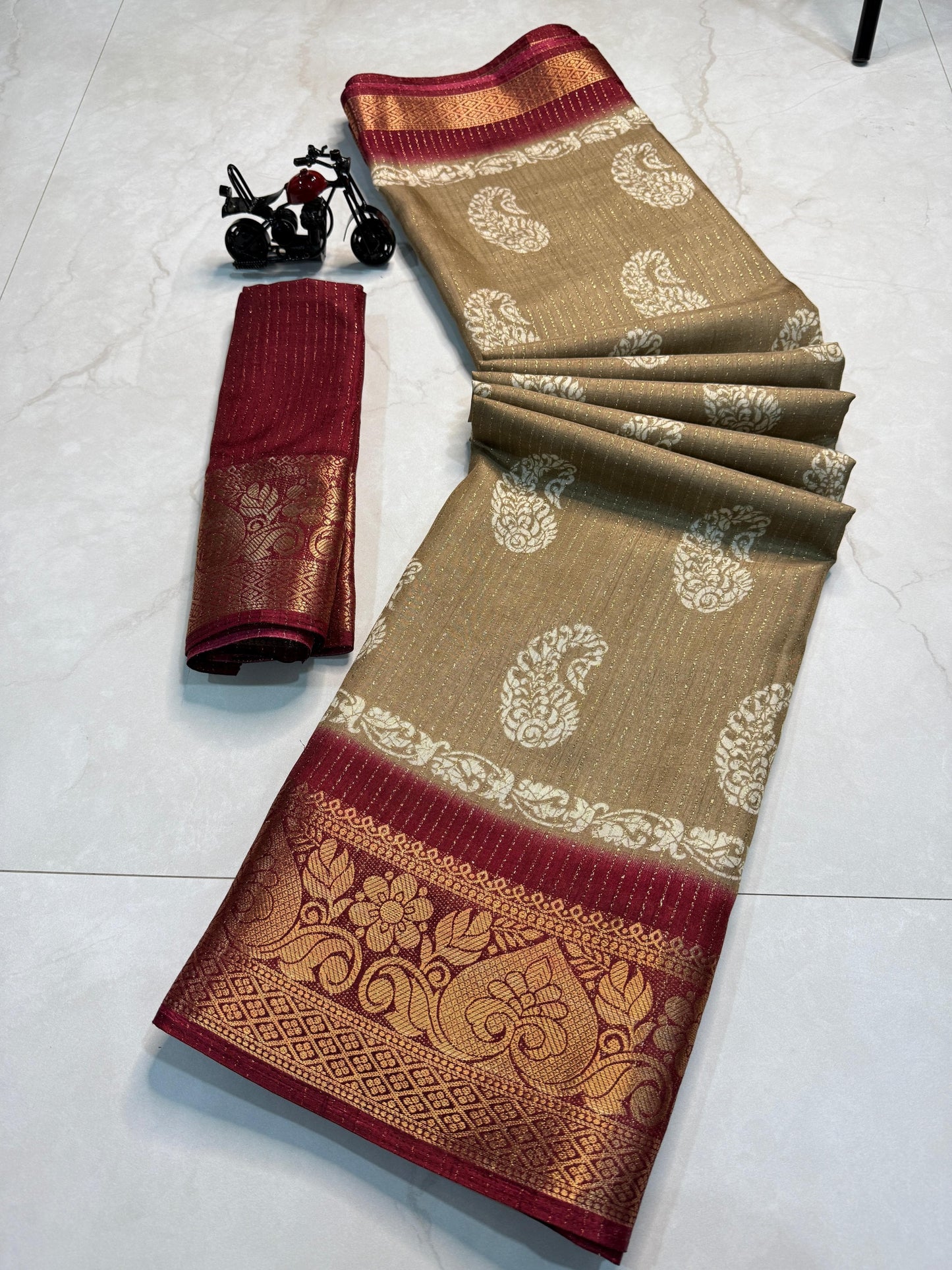 Kayatri New Floral Design Along With Contrast Weaving Border Saree