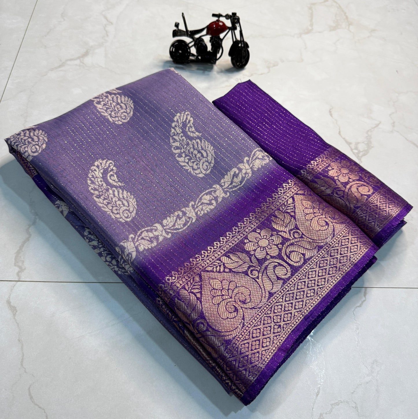 Kayatri New Floral Design Along With Contrast Weaving Border Saree