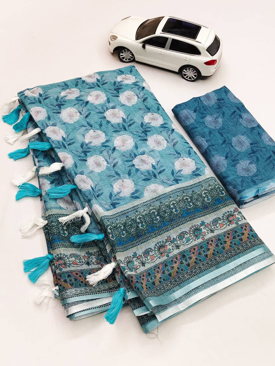 Kayatri New Plain Linen Digital Print Saree