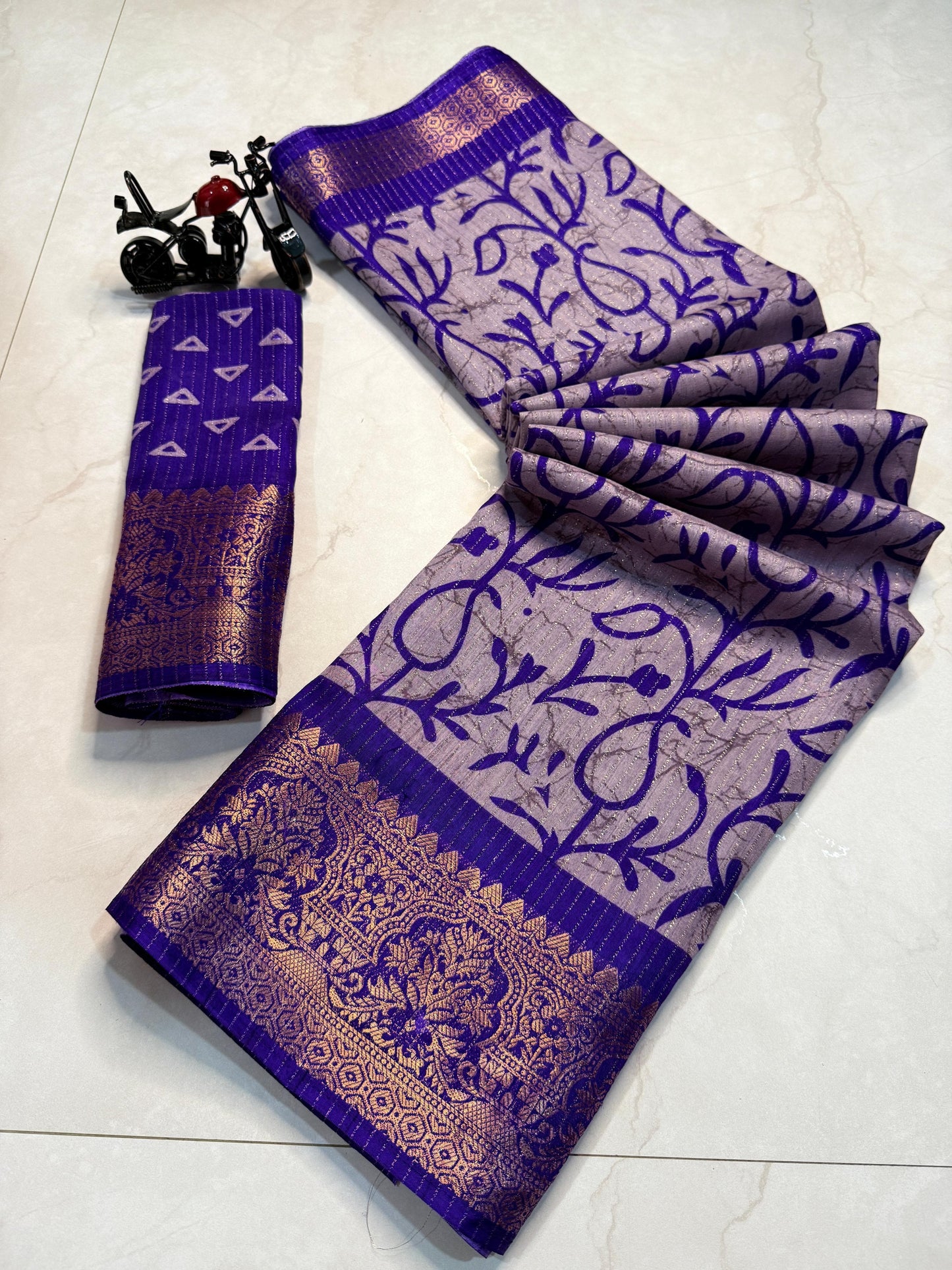 Kayatri New Rekko Silk Floral Design Contrast Weaving Saree