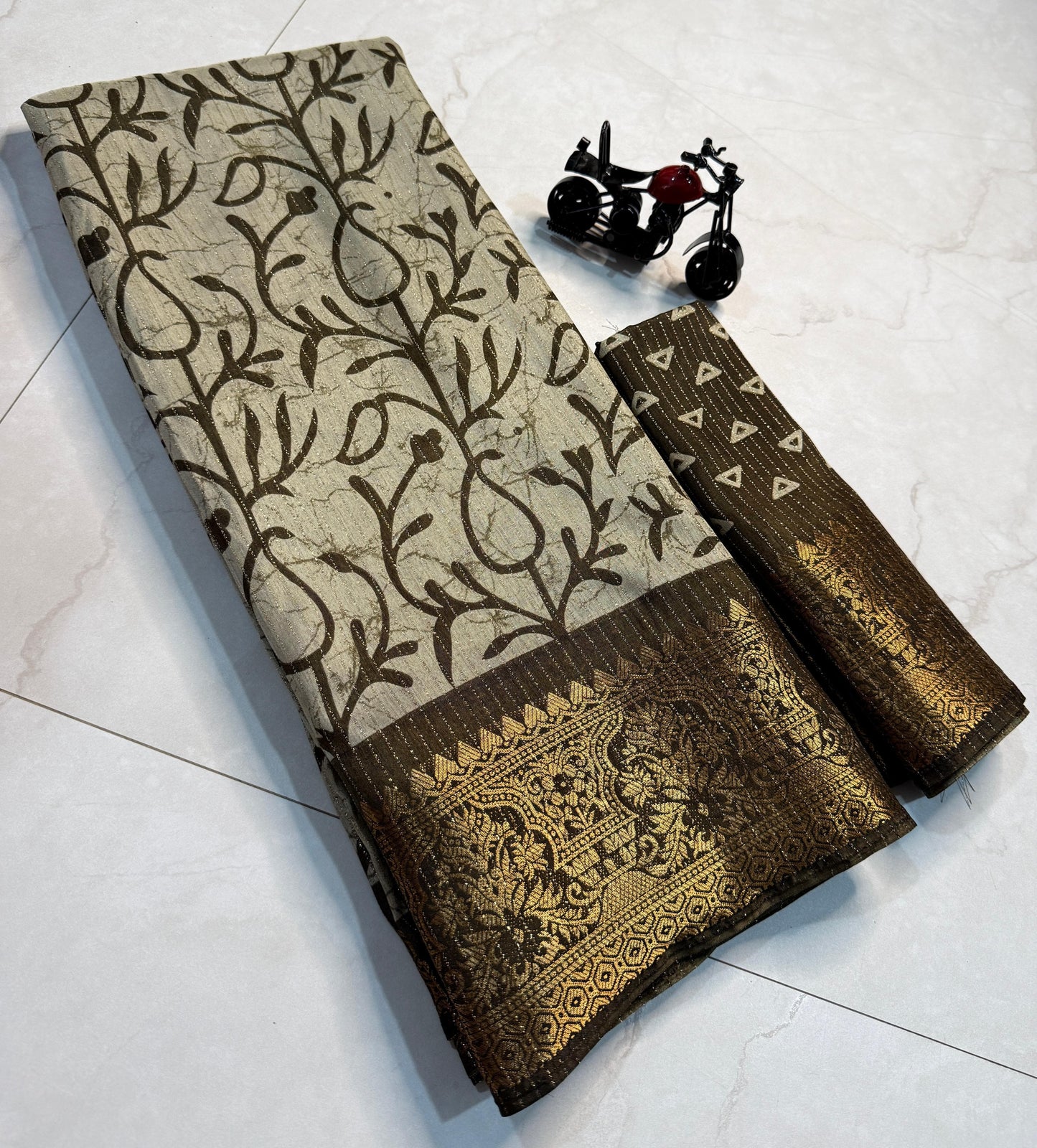 Kayatri New Rekko Silk Floral Design Contrast Weaving Saree