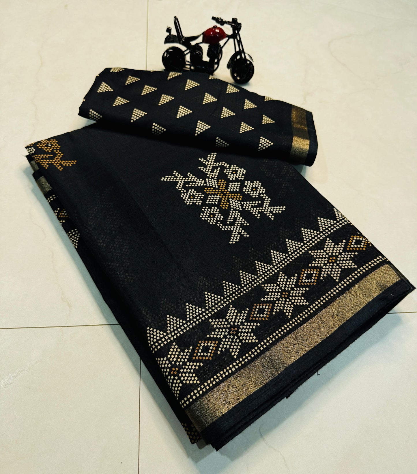 Kayatri New Super Hit Flowers Print Soft Mul Slub Cotton Saree