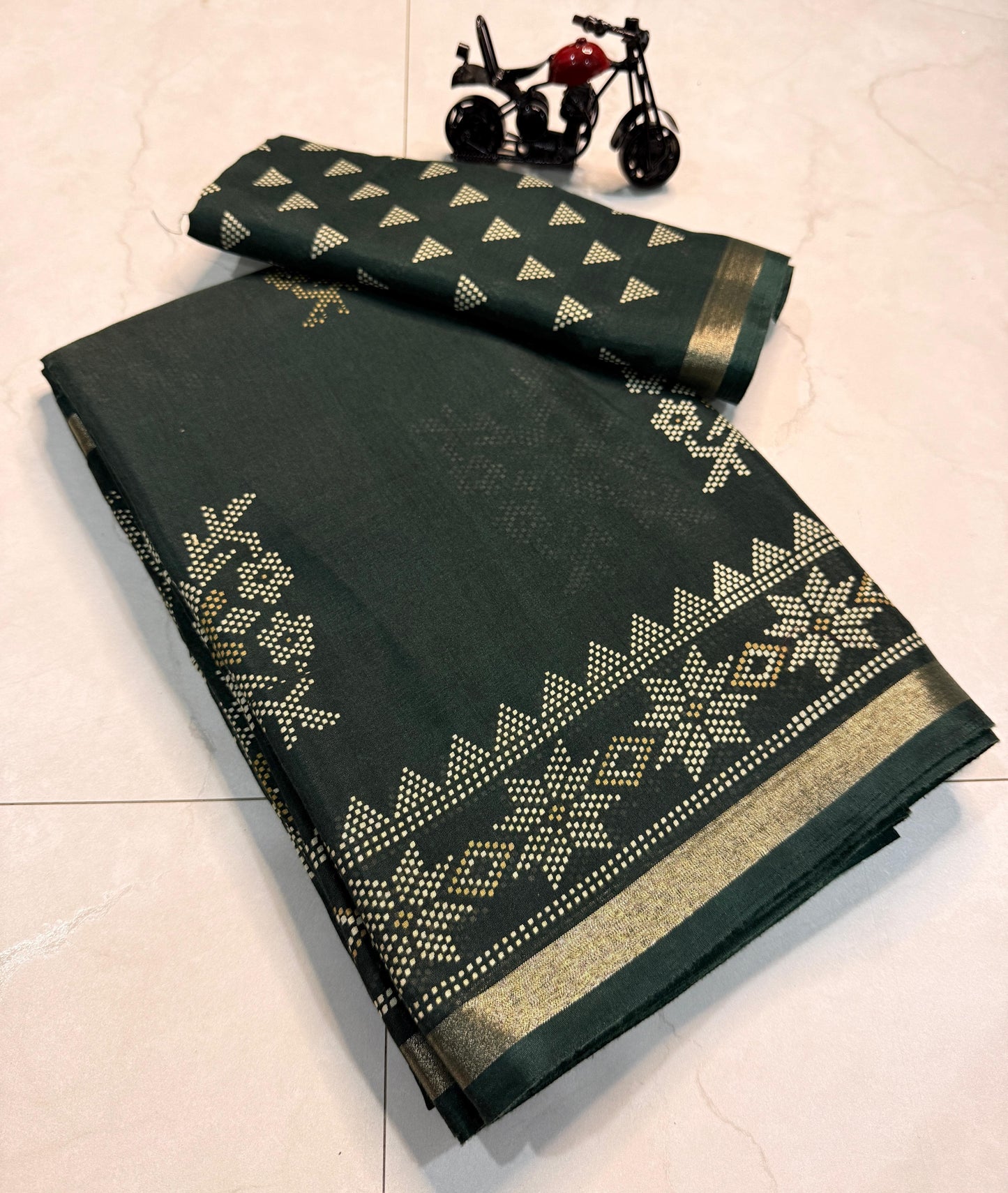 Kayatri New Super Hit Flowers Print Soft Mul Slub Cotton Saree