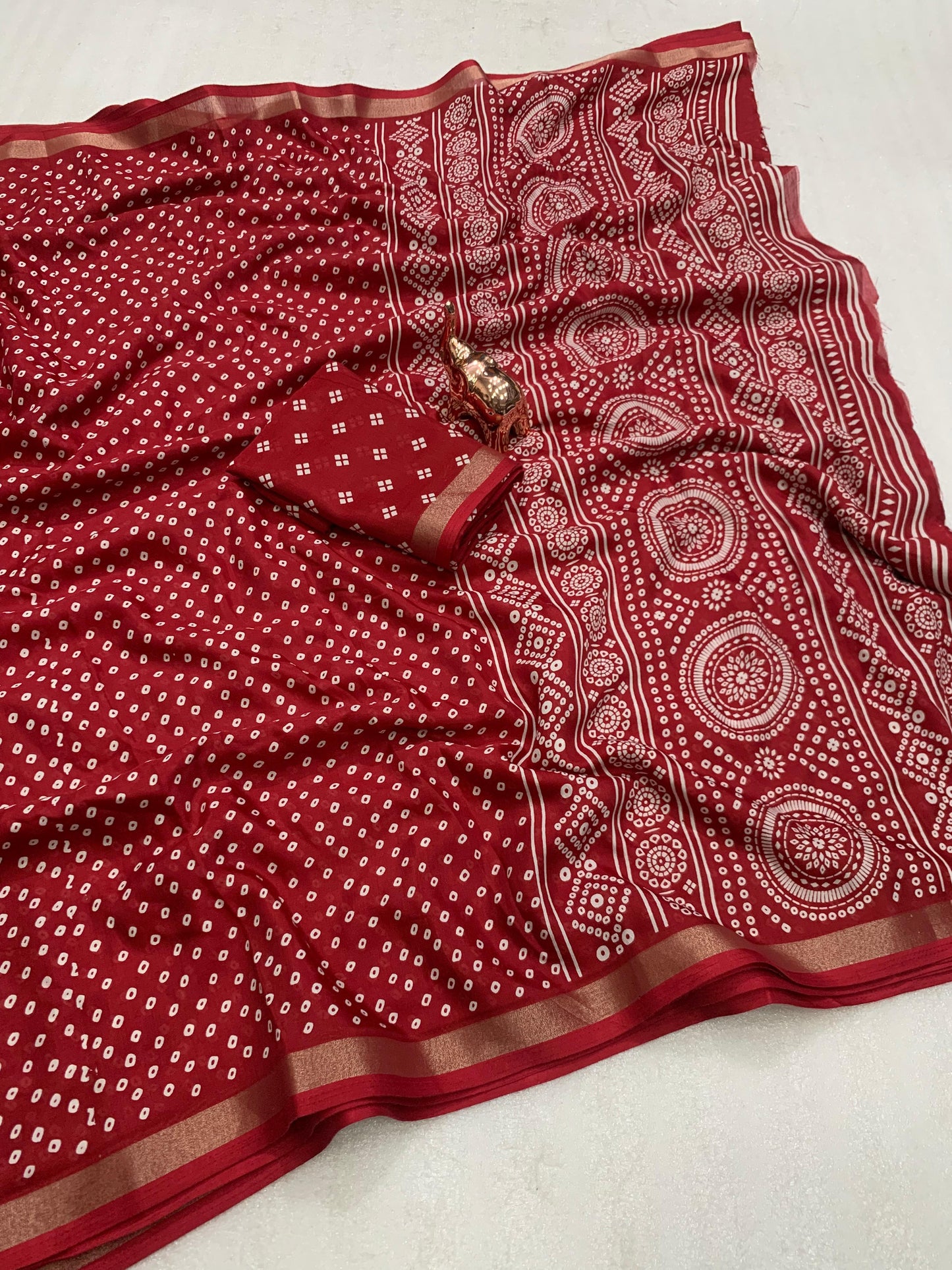 Kayatri New Cotton Silk Bandhani Printed And Golden Zari Patti Border Saree