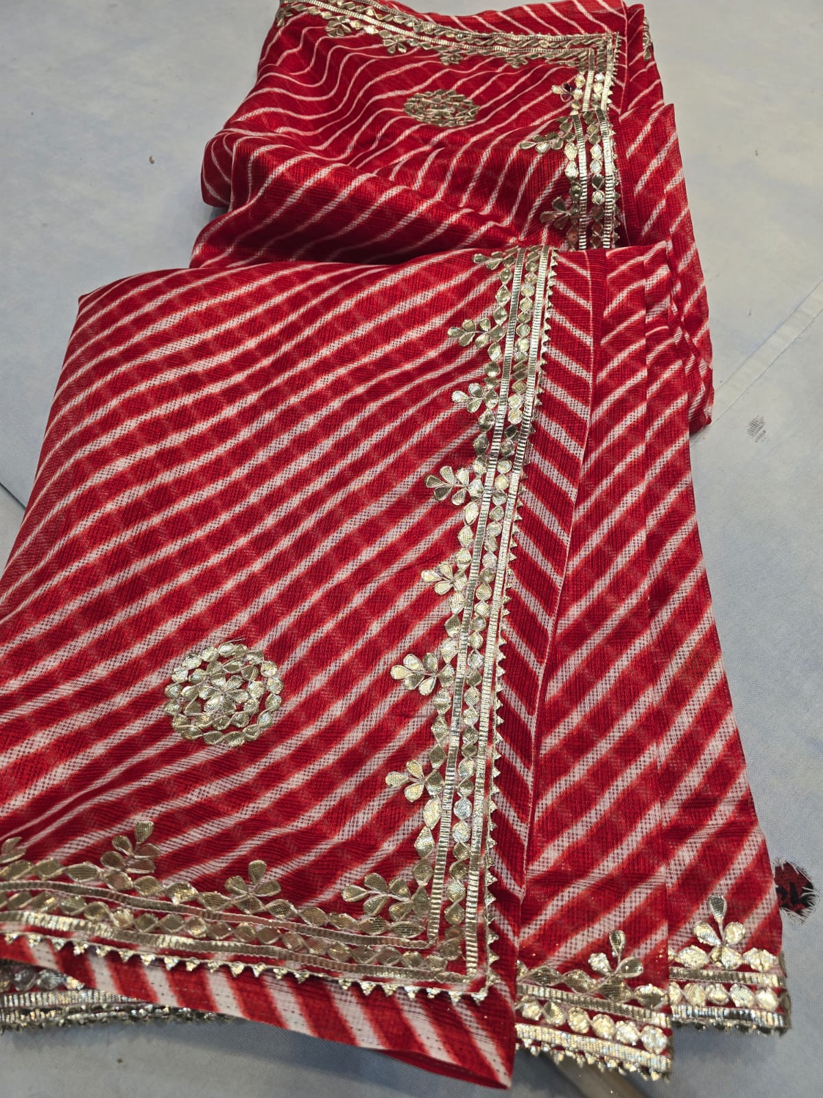 Kayatri New Pure Munga Cotton Checks Gotapatti Work Saree
