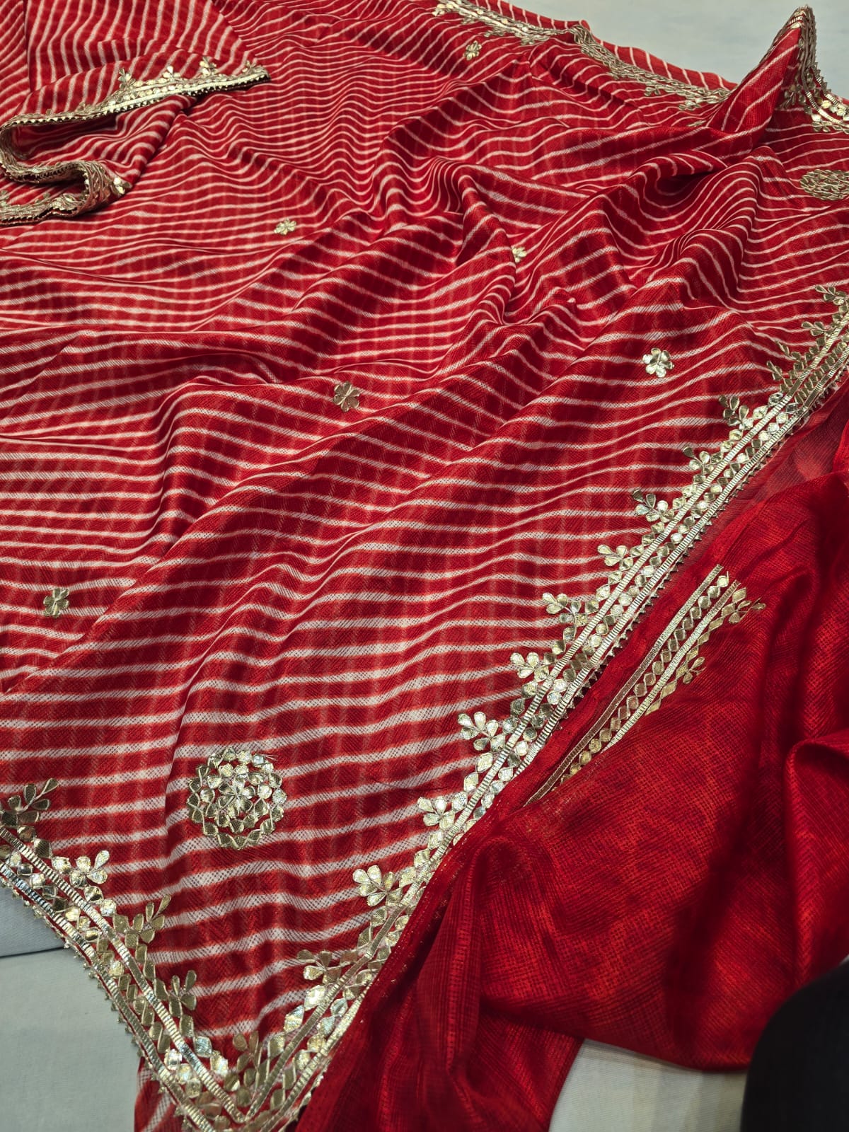 Kayatri New Pure Munga Cotton Checks Gotapatti Work Saree