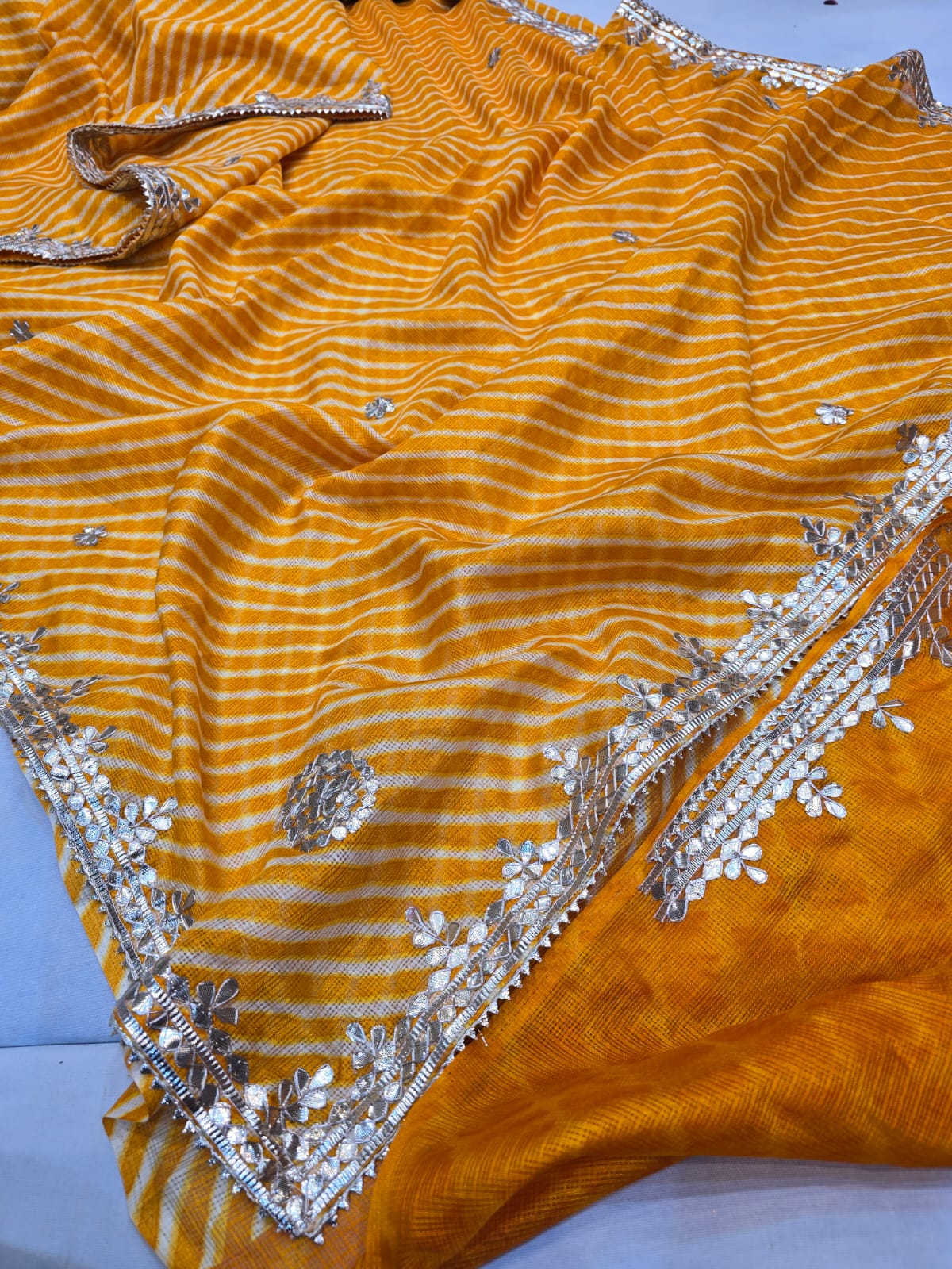 Kayatri New Pure Munga Cotton Checks Gotapatti Work Saree