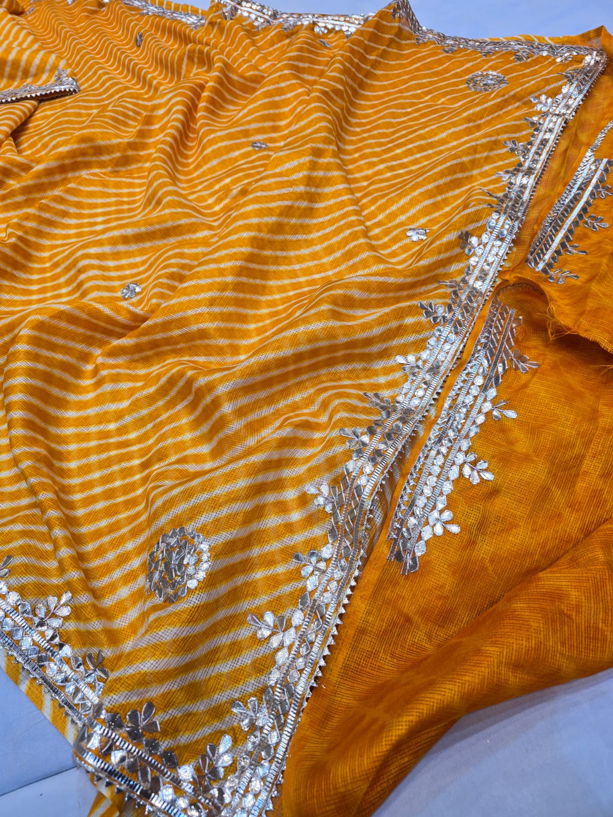 Kayatri New Pure Munga Cotton Checks Gotapatti Work Saree