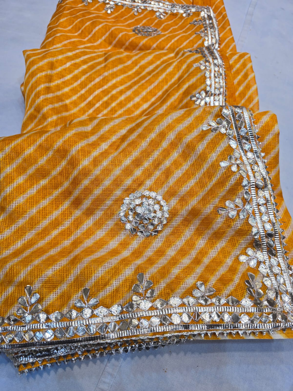 Kayatri New Pure Munga Cotton Checks Gotapatti Work Saree