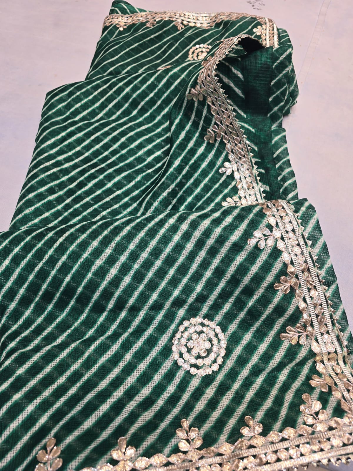 Kayatri New Pure Munga Cotton Checks Gotapatti Work Saree