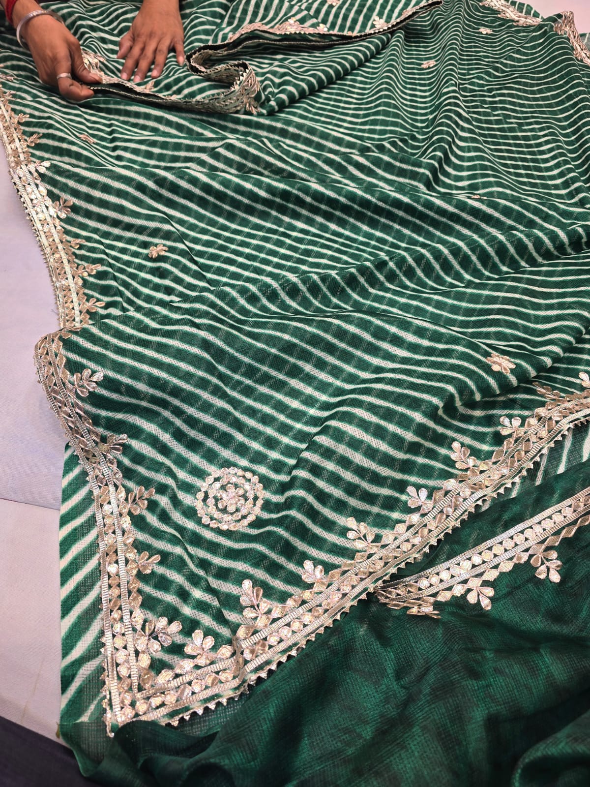 Kayatri New Pure Munga Cotton Checks Gotapatti Work Saree