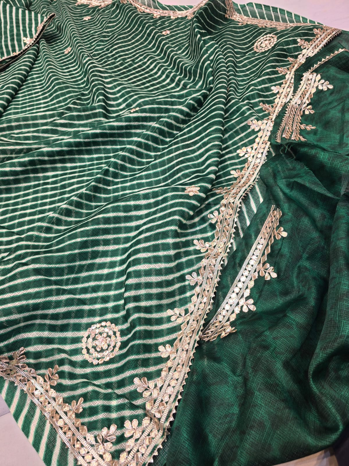 Kayatri New Pure Munga Cotton Checks Gotapatti Work Saree