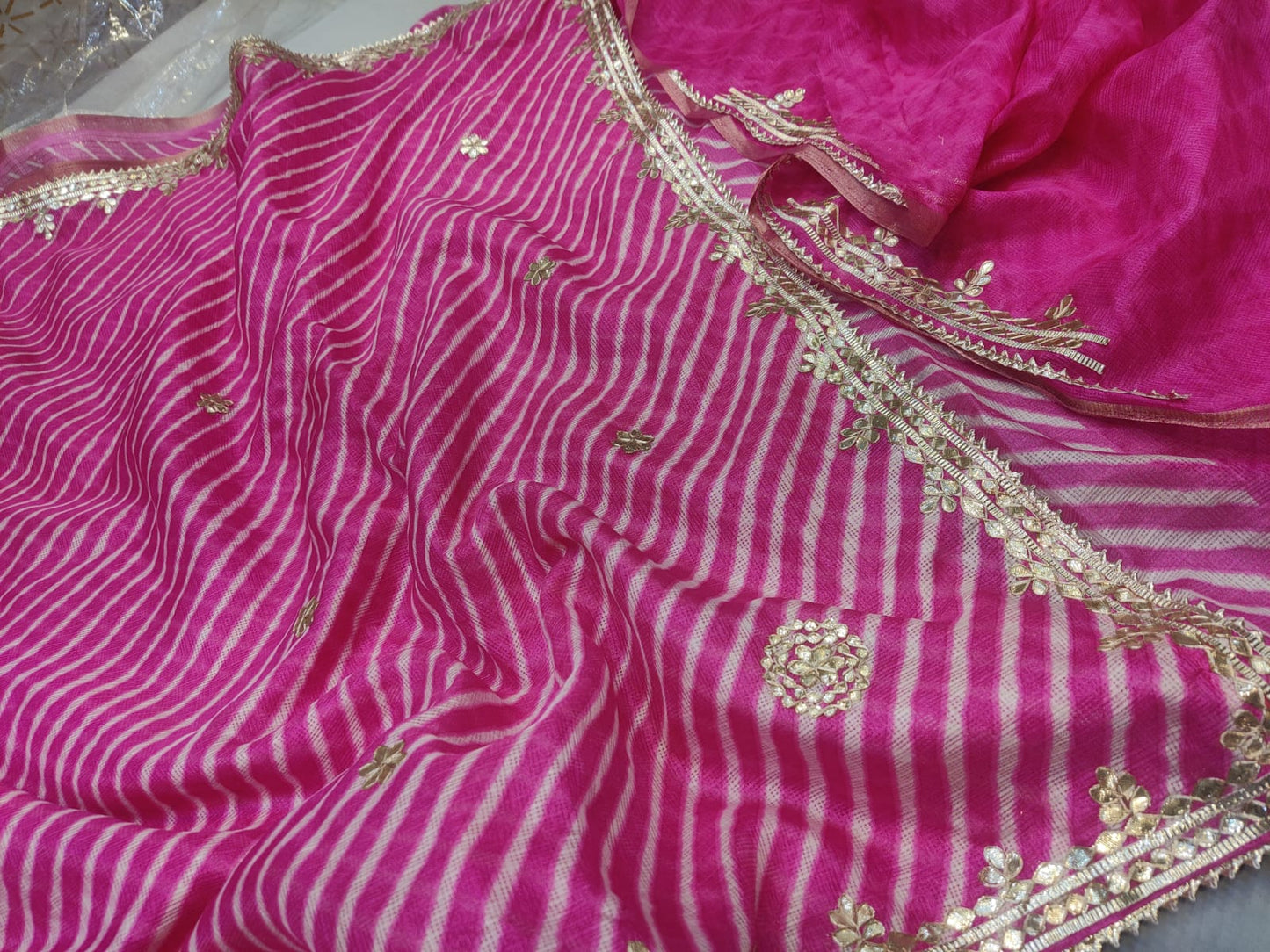 Kayatri New Pure Munga Cotton Checks Gotapatti Work Saree