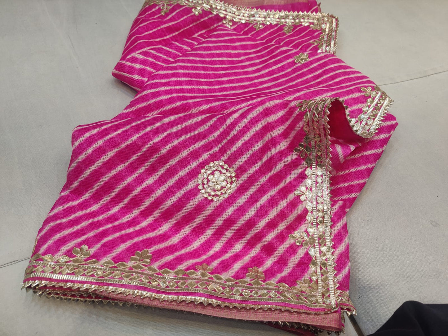 Kayatri New Pure Munga Cotton Checks Gotapatti Work Saree