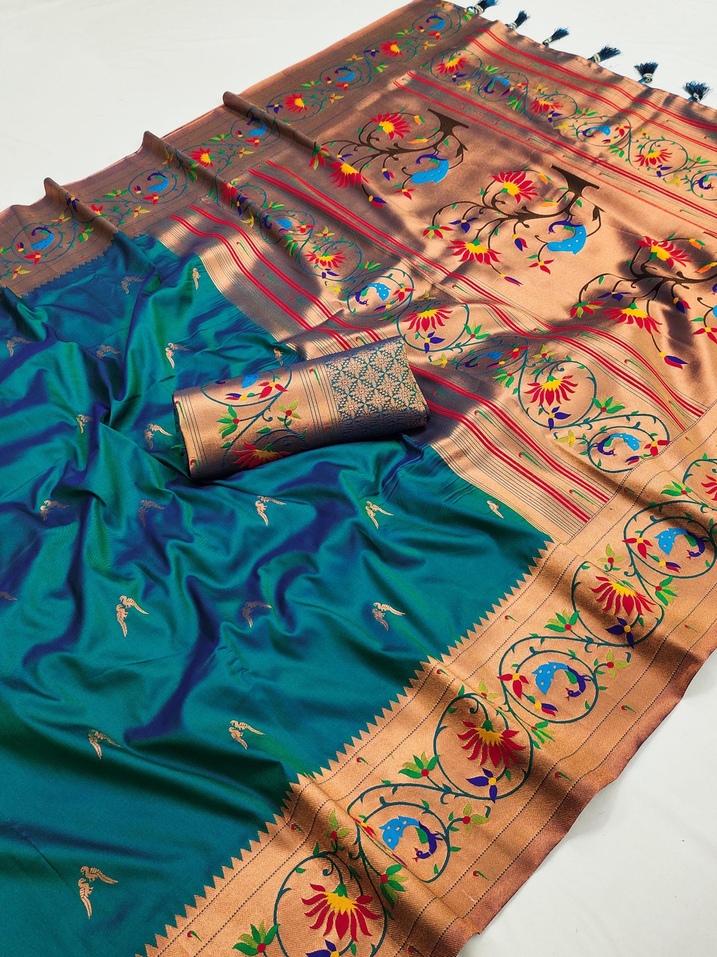 Kayatri New Designer Peacock Design Meenakari Weaving Saree